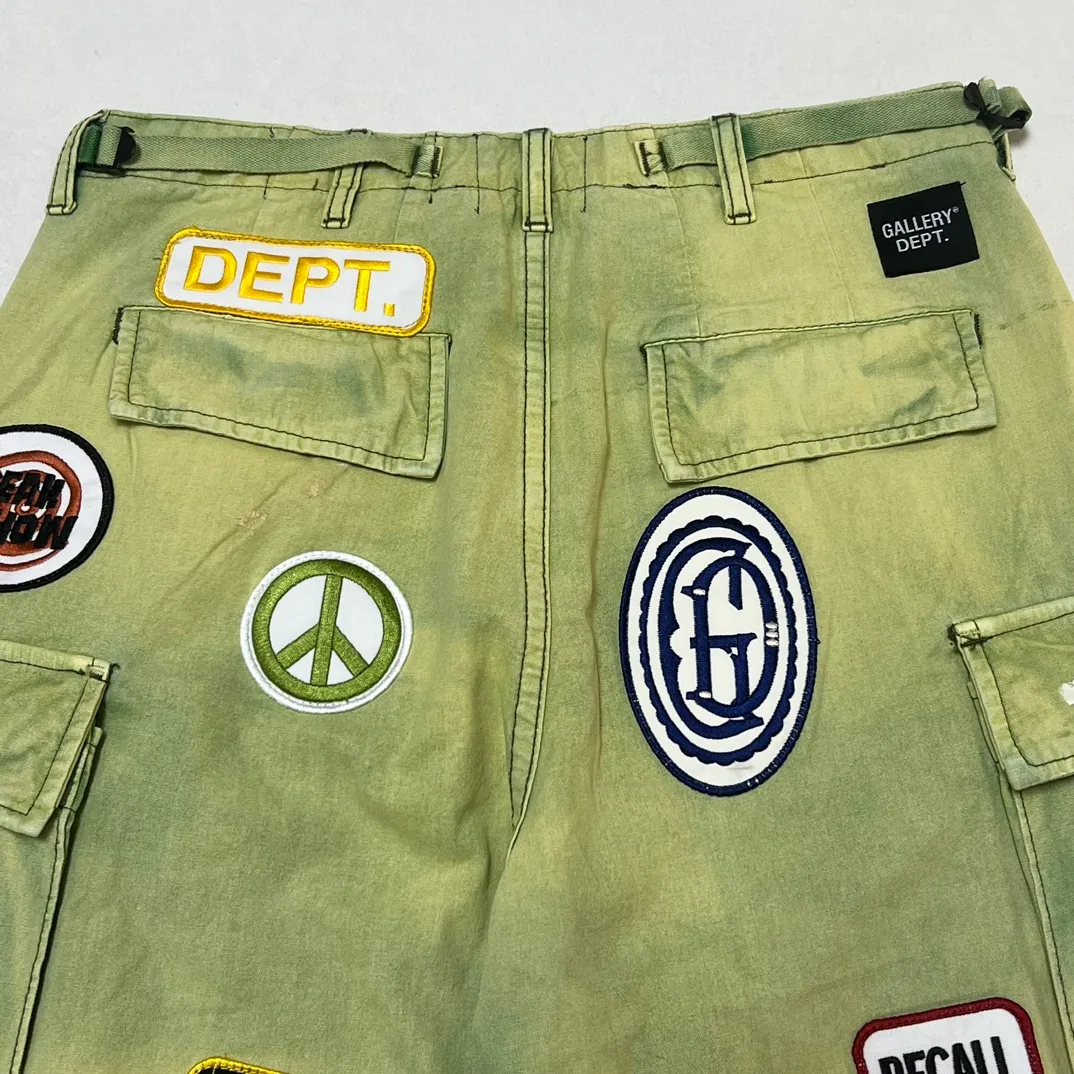 GALLERY DEPT. KENZIE FATIGUE CARGO SHORTS Patch embroidered shorts, distressed ink-splashed overalls, olive green size 30/32/34/36, heavy wash garment dyeing, jetted horse fade, washed and distressed products, each piece is slightly different, each piece is a work of art, Shimada machine embroidery, hand-splashed ink graffiti
